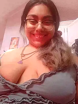 Lovelyrainn online show from 11.14.25