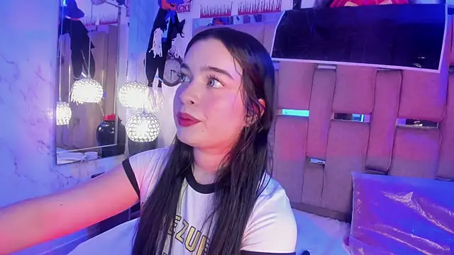 Snapshot of KateLee chatting on 10.24.25 KateLee online show from 10.24.25