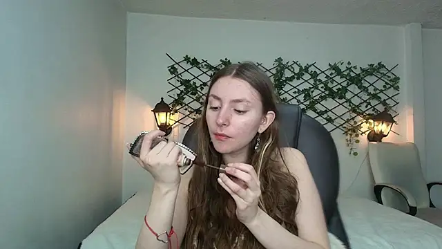 velvet  moon online show from 04.14.26