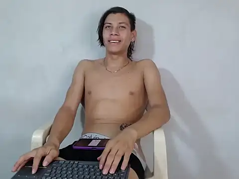 Snapshot of masterbrave420 chatting on 11.08.25 masterbrave420 online show from 11.08.25