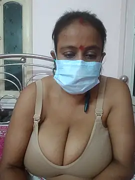 Snapshot of Barna_Love chatting on 12.04.25 Barna Love online show from 12.04.25