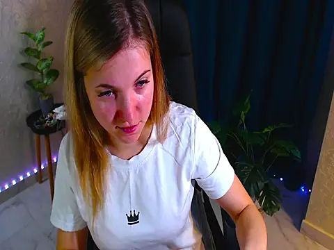 Snapshot of arlana_klart chatting on 10.26.25 arlana klart online show from 10.26.25