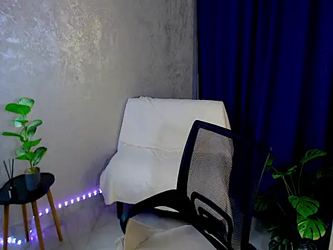 Snapshot of arlana_klart chatting on 11.20.25 arlana klart online show from 11.20.25