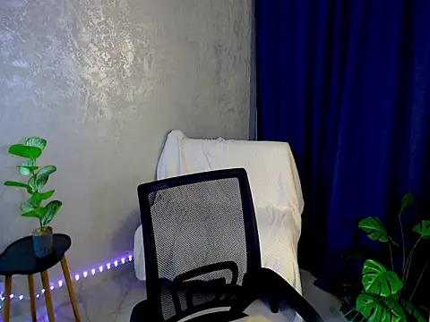 Snapshot of arlana_klart chatting on 11.21.25 arlana klart online show from 11.21.25