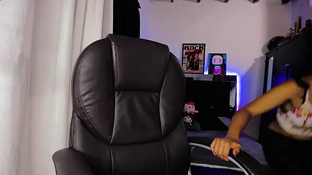 Snapshot of loganher900 chatting on 04.07.26 loganher900 online show from 04.07.26