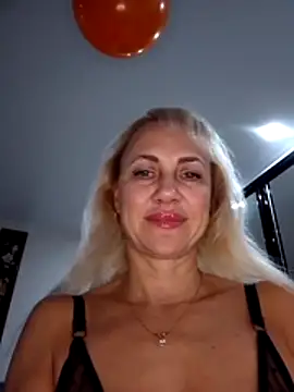 Snapshot of KissMiSveet chatting on 11.07.25 KissMiSveet online show from 11.07.25