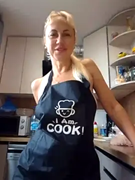 Snapshot of KissMiSveet chatting on 11.13.25 KissMiSveet online show from 11.13.25