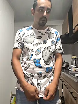 Snapshot of stivenlujan69 chatting on 11.29.25 stivenlujan69 online show from 11.29.25