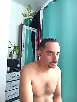 Snapshot of stivenlujan69 chatting on 12.17.25 stivenlujan69 online show from 12.17.25