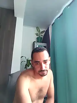 Snapshot of stivenlujan69 chatting on 12.18.25 stivenlujan69 online show from 12.18.25