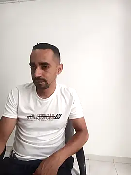 Snapshot of stivenlujan69 chatting on 04.11.26 stivenlujan69 online show from 04.11.26