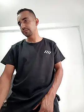 Snapshot of stivenlujan69 chatting on 04.13.26 stivenlujan69 online show from 04.13.26