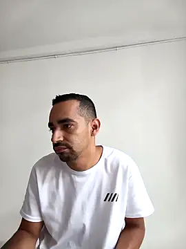 Snapshot of stivenlujan69 chatting on 04.15.26 stivenlujan69 online show from 04.15.26