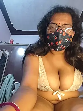 Snapshot of sexy_aaru chatting on 06.28.26 sexy aaru online show from 06.28.26