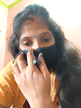 Snapshot of Sonalihot_ chatting on 10.27.25 Sonalihot online show from 10.27.25