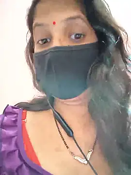 Snapshot of Sonalihot_ chatting on 10.28.25 Sonalihot online show from 10.28.25