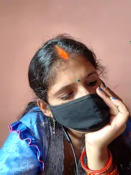 Snapshot of Sonalihot_ chatting on 10.31.25 Sonalihot online show from 10.31.25