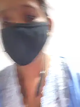 Snapshot of Sonalihot_ chatting on 11.22.25 Sonalihot online show from 11.22.25