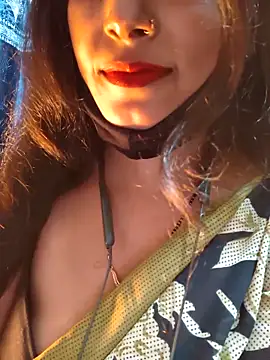 Snapshot of Sonalihot_ chatting on 12.17.25 Sonalihot online show from 12.17.25