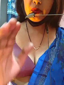 Snapshot of Sonalihot_ chatting on 12.18.25 Sonalihot online show from 12.18.25