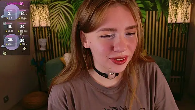 Snapshot of Moon__Bunny chatting on 09.18.25 Moon Bunny online show from 09.18.25