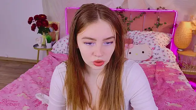 Snapshot of Moon__Bunny chatting on 10.03.25 Moon Bunny online show from 10.03.25