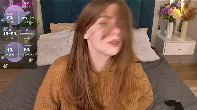 Snapshot of Moon__Bunny chatting on 10.05.25 Moon Bunny online show from 10.05.25