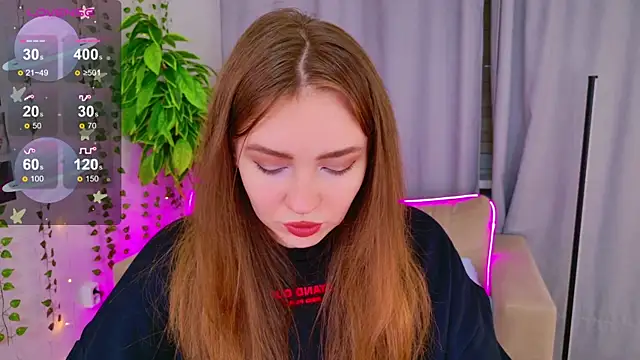 Snapshot of Moon__Bunny chatting on 10.16.25 Moon Bunny online show from 10.16.25