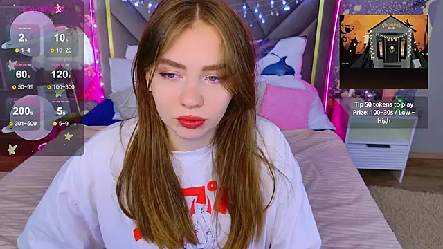 Snapshot of Moon__Bunny chatting on 10.18.25 Moon Bunny online show from 10.18.25