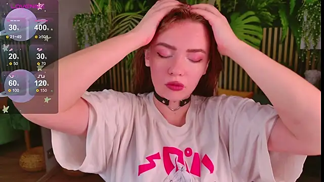 Snapshot of Moon__Bunny chatting on 10.19.25 Moon Bunny online show from 10.19.25