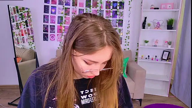 Snapshot of Moon__Bunny chatting on 02.20.26 Moon Bunny online show from 02.20.26