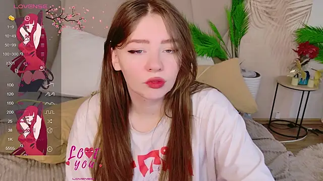 Snapshot of Moon__Bunny chatting on 04.09.26 Moon Bunny online show from 04.09.26