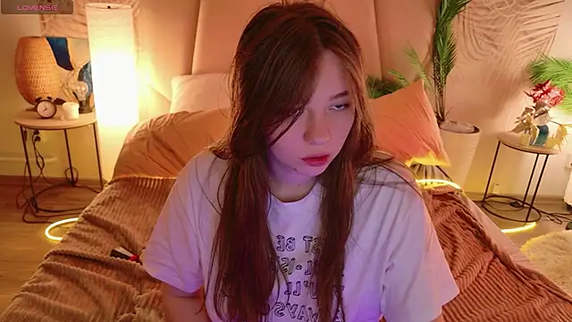 Snapshot of Moon__Bunny chatting on 04.10.26 Moon Bunny online show from 04.10.26