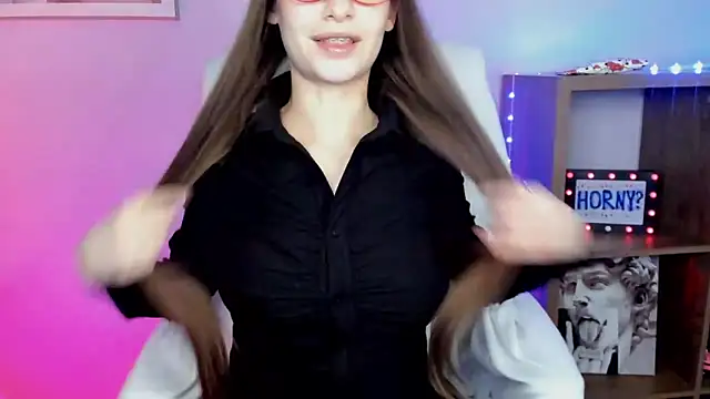 LuxMaya online show from 04.02.26