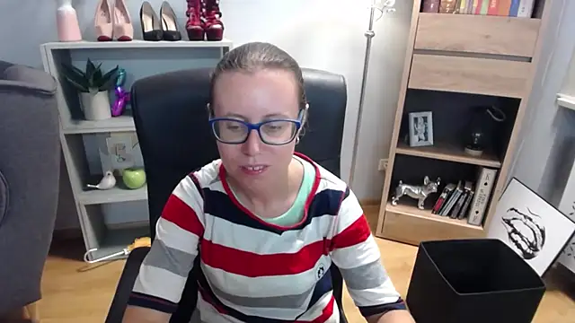 Snapshot of sweetxLizzy chatting on 09.11.25 sweetxLizzy online show from 09.11.25