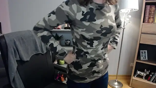 Snapshot of sweetxLizzy chatting on 10.08.25 sweetxLizzy online show from 10.08.25