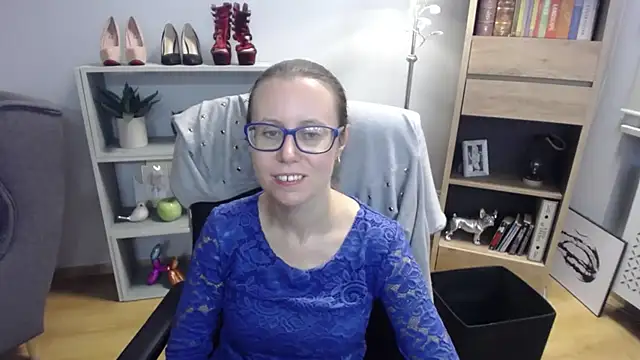 Snapshot of sweetxLizzy chatting on 10.23.25 sweetxLizzy online show from 10.23.25