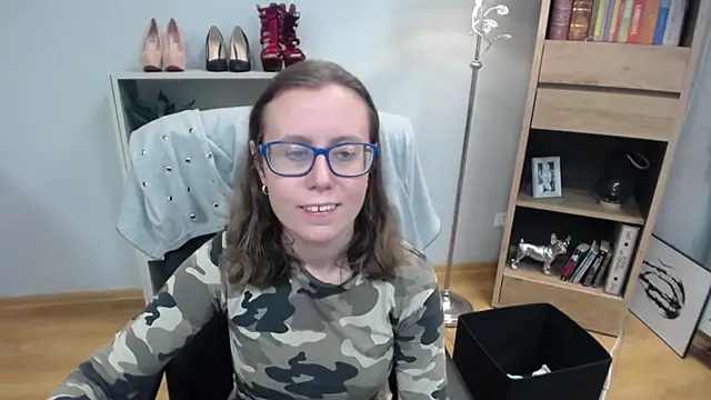 Snapshot of sweetxLizzy chatting on 10.24.25 sweetxLizzy online show from 10.24.25