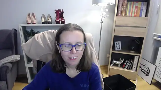 Snapshot of sweetxLizzy chatting on 10.27.25 sweetxLizzy online show from 10.27.25