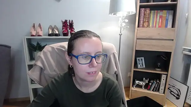 Snapshot of sweetxLizzy chatting on 10.28.25 sweetxLizzy online show from 10.28.25