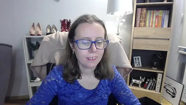 Snapshot of sweetxLizzy chatting on 10.29.25 sweetxLizzy online show from 10.29.25