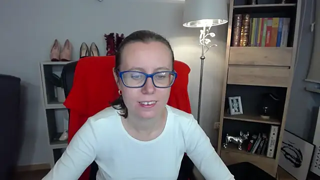 Snapshot of sweetxLizzy chatting on 10.30.25 sweetxLizzy online show from 10.30.25