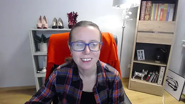 Snapshot of sweetxLizzy chatting on 11.07.25 sweetxLizzy online show from 11.07.25