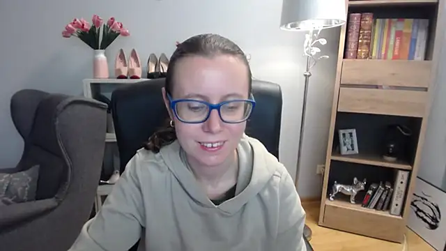 Snapshot of sweetxLizzy chatting on 11.18.25 sweetxLizzy online show from 11.18.25