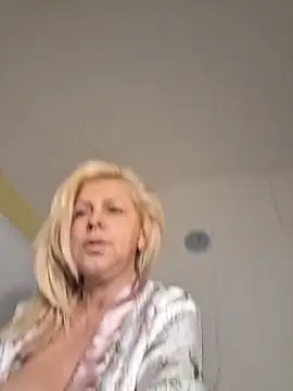 Snapshot of milfevapeccato chatting on 11.07.25 milfevapeccato online show from 11.07.25