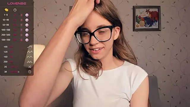 Snapshot of JoanBaggott chatting on 09.20.25 JoanBaggott online show from 09.20.25