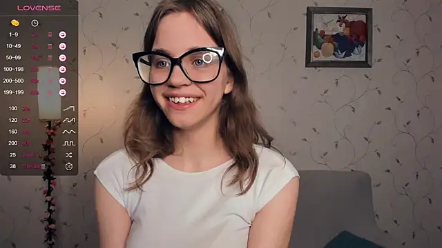 Snapshot of JoanBaggott chatting on 10.21.25 JoanBaggott online show from 10.21.25