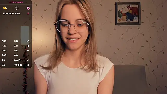 Snapshot of JoanBaggott chatting on 11.21.25 JoanBaggott online show from 11.21.25