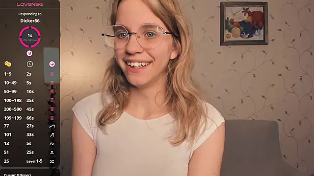 Snapshot of JoanBaggott chatting on 11.30.25 JoanBaggott online show from 11.30.25