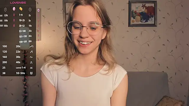 Snapshot of JoanBaggott chatting on 12.19.25 JoanBaggott online show from 12.19.25